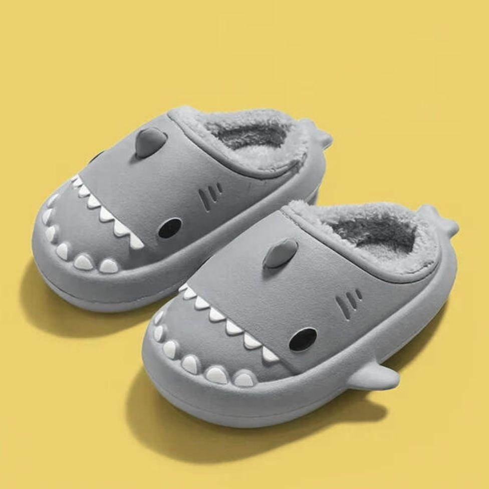 Lavinshe Sharkbat® : Les Chaussons Idéaux pour Toute la Famille